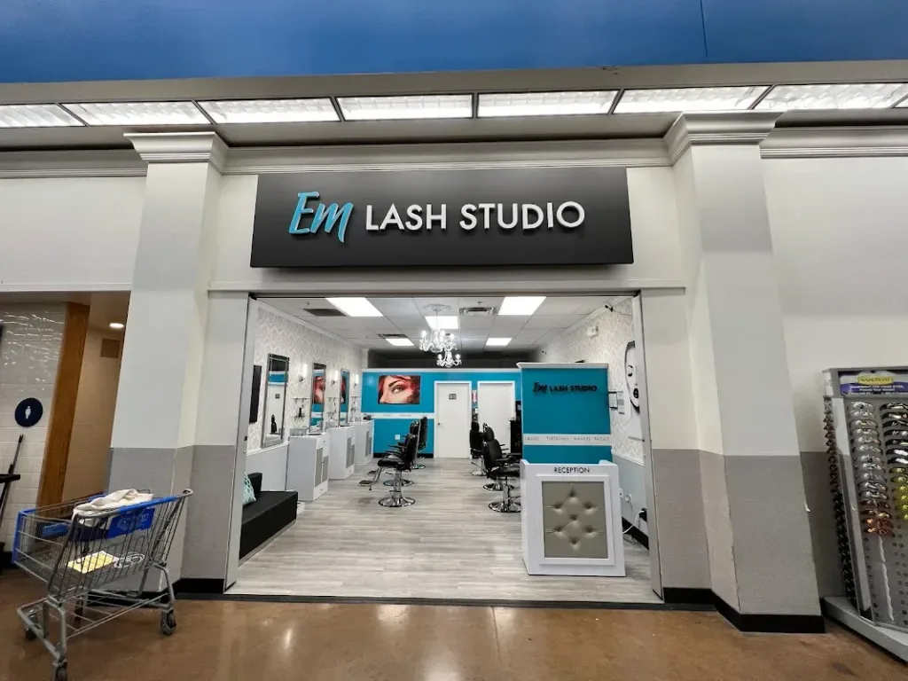 Em Lash Studio — Beauty salon in Hanford